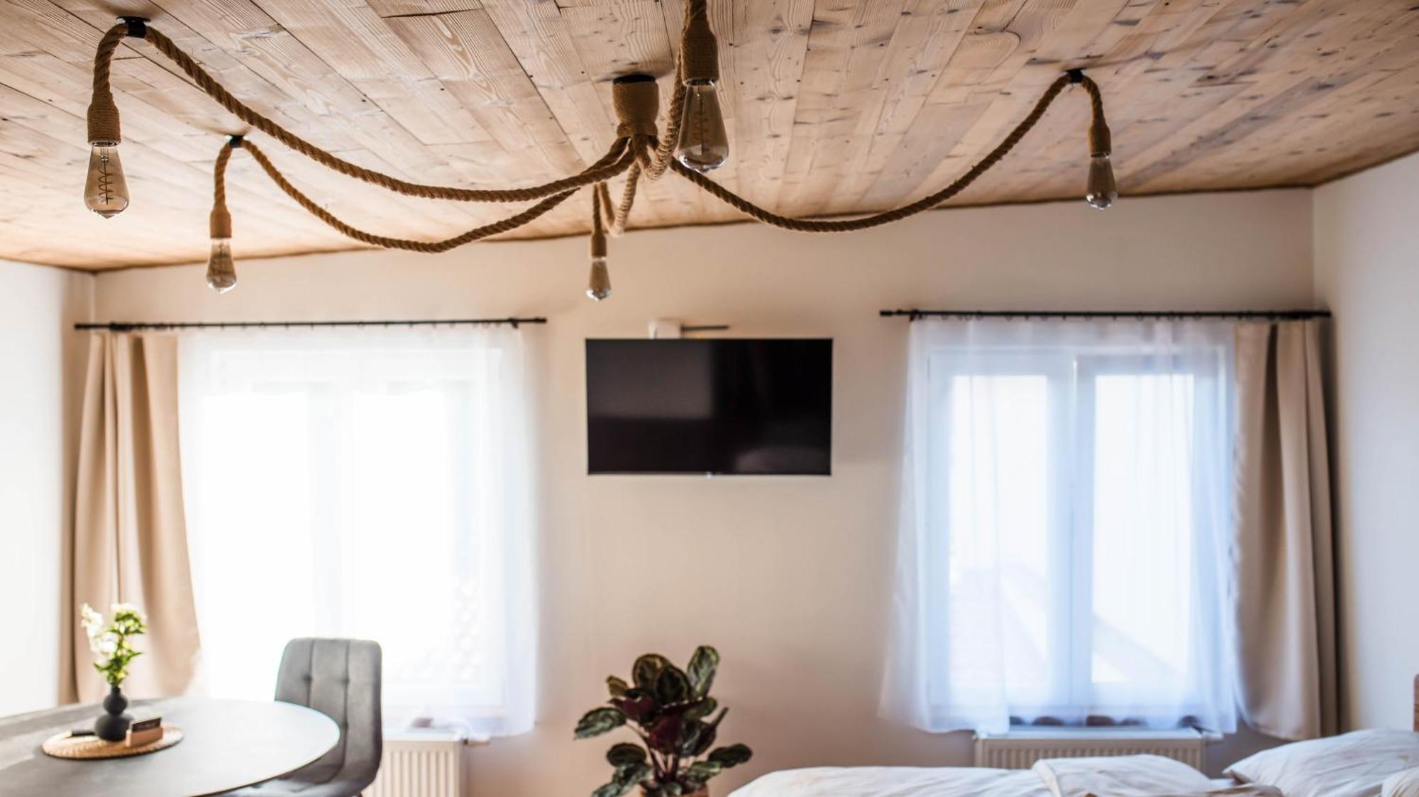 נובה מסטו פוד סמרקם Apartmany Zeme מראה חיצוני תמונה